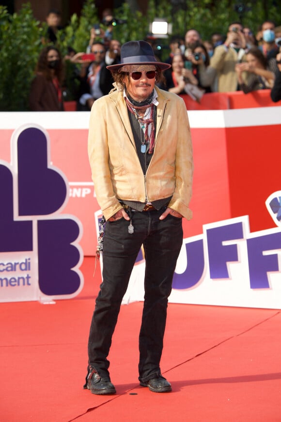 Johnny Depp assiste à la projection du film "Puffins" lors du 16 ème Rome International Film Festival, le 17 octobre 2021. 