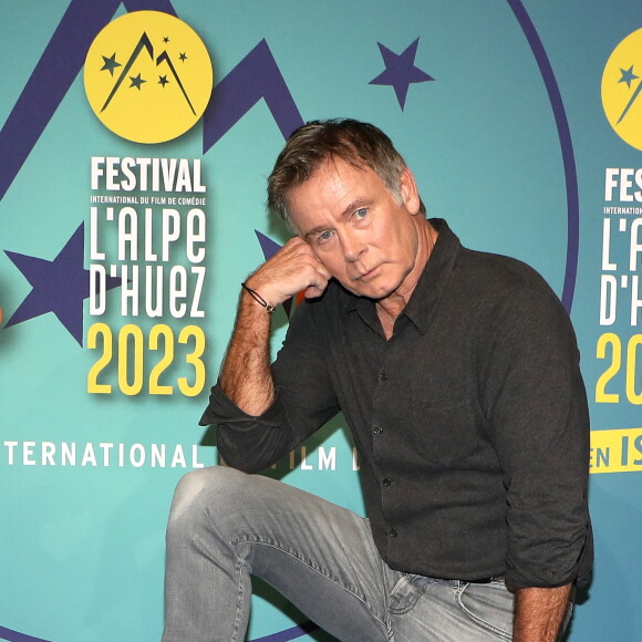 Franck Dubosc pour le film "10 jours sans maman" - Photocall lors de la 26ème édition du festival international du film de comédie de l'Alpe d'Huez le 17 janvier 2023. © Dominique Jacovides / Bestimage  Photocall during the 26th edition of the Alpe d'Huez international comedy film festival on 17 January 2023 