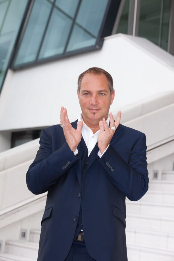 Messmer pose à l'occasion du MIPCOM à Cannes le 13 octobre 2014.