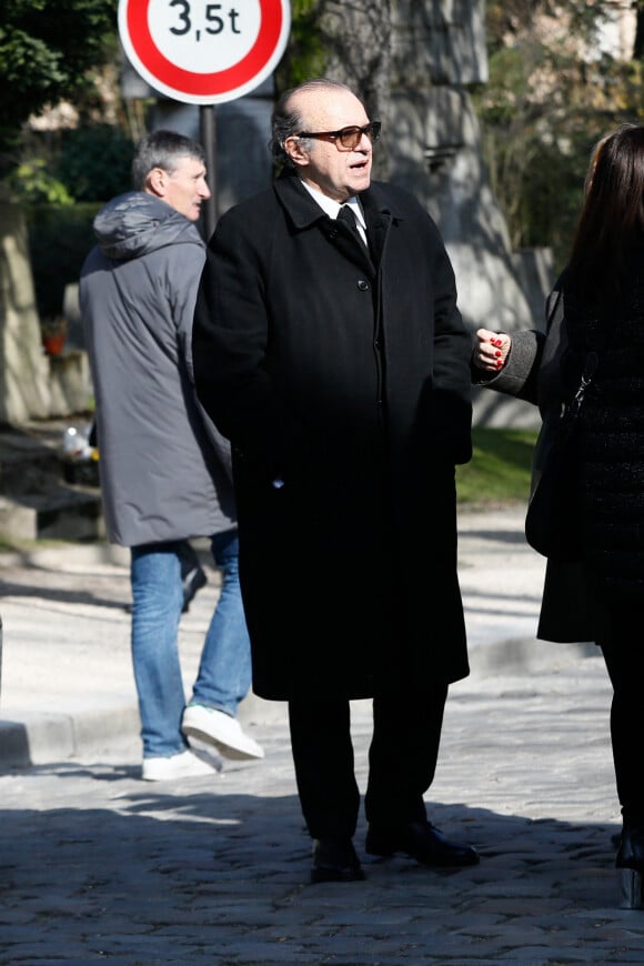 Exclusif - L'avocat Hervé Temime - Arrivées aux obsèques l'avocat et officier de la Légion d'honneur Pierre Haïk au cimetière du Père-Lachaise dans le 20ème arrondissement de Paris, France, le 24 février 2023. © Christophe Clovis/Bestimage 