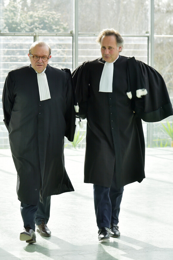 Illustre avocat depuis 1979, il était à la tête d'un cabinet qui a défendu parmi les plus grandes affaires juridiques françaises.
Hervé Temime et Pierre-Olivier Sur (avocats de Laura Smet) - Première audience dans l'affaire de l'héritage de Johnny Hallyday au tribunal de Nanterre en présence des avocats des deux parties. Le 15 mars 2018 © Giancarlo Gorassini / Bestimage 