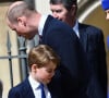 Ses parents Kate et William semblent le préparer progressivement à son rôle de futur roi
Le prince William, prince de Galles, le prince George - La famille royale du Royaume Uni quitte la chapelle Saint George après la messe de Pâques au château de Windsor le 9 avril 2023. 