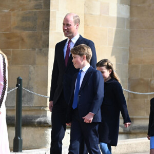 Le prince William, prince de Galles, Le prince George de Galles, La princesse Charlotte de Galles - La famille royale du Royaume Uni arrive à la chapelle Saint George pour la messe de Pâques au château de Windsor le 9 avril 2023. 