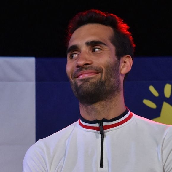 Martin Fourcade et son dossard - Vente aux enchères "Légende du sport" au profit de l'association Les Etoiles Filantes (association qui aide les familles dont un enfant est atteint du gliome infiltrant du tronc cérébral), dont le parrain de cette année est M.Fourcade, aux Puces du Canal à Lyon. Le 18 septembre 2020 320 000 euros ont été récoltés. Le maillot de Kylian Mbappé a été adjugé à 160 000 euros. © Frederic Chambert / Panoramic / Bestimage  