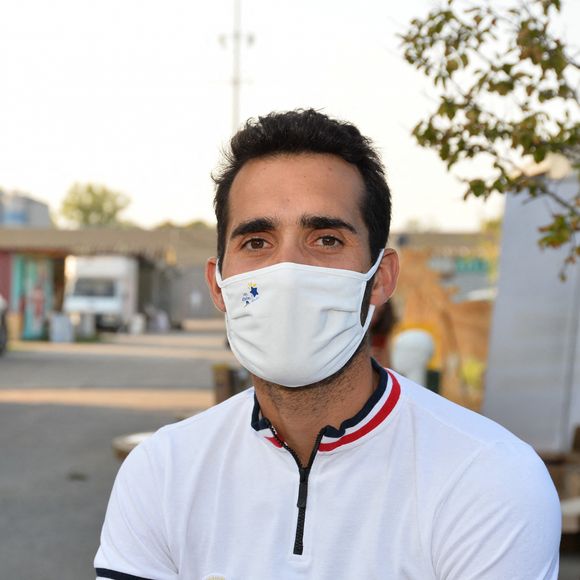 Martin Fourcade - Vente aux enchères des légendes du sport au profit de l'association "Les Etoiles filantes" à Villeurbanne, le 17 septembre 2020. Une centaine de lots sont proposés à la vente ce jour-là pour venir en aide aux enfants atteints d'une tumeur au cerveau par le biais de cette association, à l'initiative de Tessa Worley, marraine de l'association aux côtés du champion de biathlon Martin Fourcade.  Sporting legends auction for the benefit of the association "Les Etoiles Filantes". Villeurbanne. September 17, 2020. 