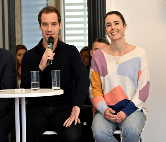 Richard Gasquet et Alizé Cornet durant la présentation de la Hopman Cup, qui s’installe pour cinq ans à Nice. Cette compétition de tennis se déroulera du 19 au 23 juillet sur les courts du Nice Lawn Tennis Club. Une première en Europe pour la Hopman Cup qui s’était toujours déroulée en Australie depuis sa création en 1989. Seule compétition de haut niveau proposant des rencontres mixtes, elle n’a pas eu lieu depuis 2019. Sur cinq jours, elle mettra aux prises six équipes, réparties en deux poules. La programmation est la suivante : simple dames, puis simple hommes, et enfin le double mixte pour finir la soirée. La grande finale est prévue le dimanche, alors que 20 000 spectateurs sont attendus sur toute la durée du tournoi. Parmi les participants, on peut déjà compter sur R.Gasquet et A.Cornet, pour l'équipe de France, mais aussi sur le champion C.Alcaraz, de l'équipe espagnole. © Bruno Bebert / Bestimage