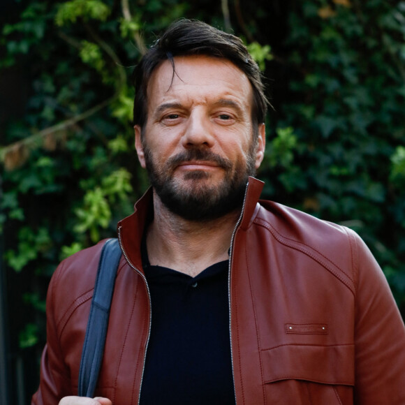 Samuel Le Bihan - Arrivées à l'enregistrement de l'émission "Vivement dimanche" au Studio Gabriel à Paris, le 19 octobre 2022. © Christophe Clovis / Bestimage