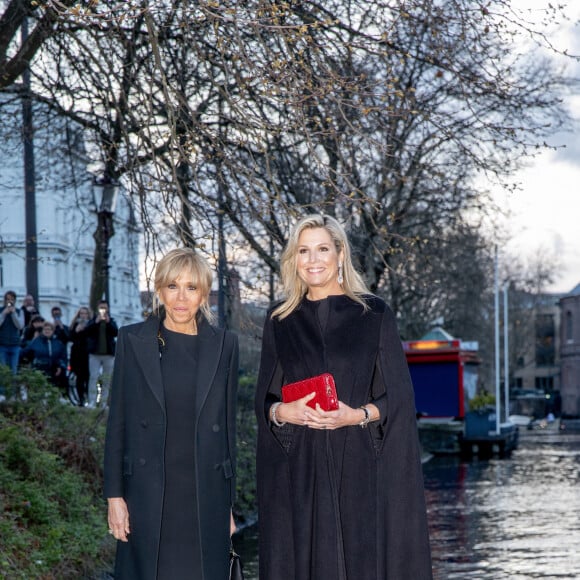 La reine Maxima des Pays-Bas et Brigitte Macron dînent en bateau à Amsterdam le 12 avril 2023. 