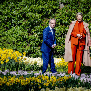 La Première Dame française Brigitte Macron et la reine Maxima des Pays-Bas visitent le Jardin botanique Keukenhof dans le cadre de la visite d'État du couple présidentiel français aux Pays-Bas, jour 2 à Lisse, Pays-Bas, le 12 avril 2023. 