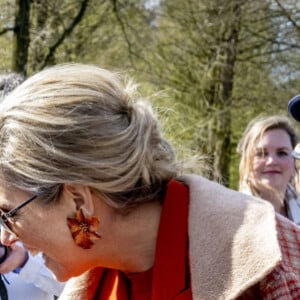 La Première Dame française et la reine Maxima des Pays-Bas visitent le Jardin botanique Keukenhof dans le cadre de la visite d'État du couple présidentiel français aux Pays-Bas, jour 2 à Lisse, Pays-Bas, le 12 avril 2023. 
