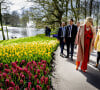 Au milieu des fleurs, elle était particulièrement élégante.
La Première Dame française Brigitte Macron et la reine Maxima des Pays-Bas visitent le Jardin botanique Keukenhof dans le cadre de la visite d'État du couple présidentiel français aux Pays-Bas, jour 2 à Lisse, Pays-Bas, le 12 avril 2023. 