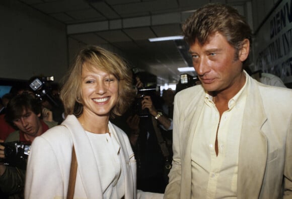 Archives - En France, à Cannes, Nathalie BAYE et son compagnon Johnny HALLYDAY lors du FESTIVAL INTERNATIONAL DU FILM DE CANNES 1984