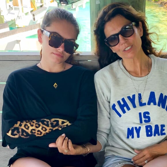 Exclusif - Thylane Blondeau et sa mère Véronika Loubry pendant leurs vacances en famille pour fêter les 18 ans de Thylane sur l'île de Staniel Cay, aux Bahamas, le 5 avril 2019. 