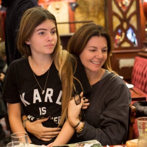 Exclusif - Thylane Blondeau et sa mère Véronika Loubry pendant le petit déjeuner avant de rejoindre le cinéma avant de se rendre à l'avant-première du film "Belle et Sébastien : l'aventure continue" au Gaumont Opéra à Paris, le 29 novembre 2015. © Romuald Meigneux / Bestimage 