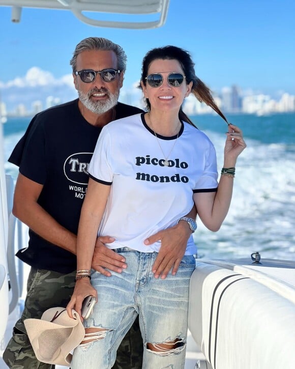 Un combat contre la maladie qu'ils ont décidé de mener à deux 
Veronika Loubry pose avec son compagnon Gérard Kadoche sur Instagram le 1er janvier 2022.