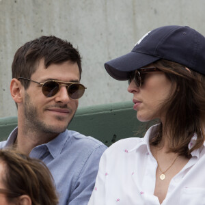 Gaspard Ulliel et Gaëlle Pietri - Jour 11 - Les célébrités dans les tribunes des internationaux de tennis de Roland Garros à Paris. Le 7 juin 2017 © Jacovides-Moreau / Bestimage 