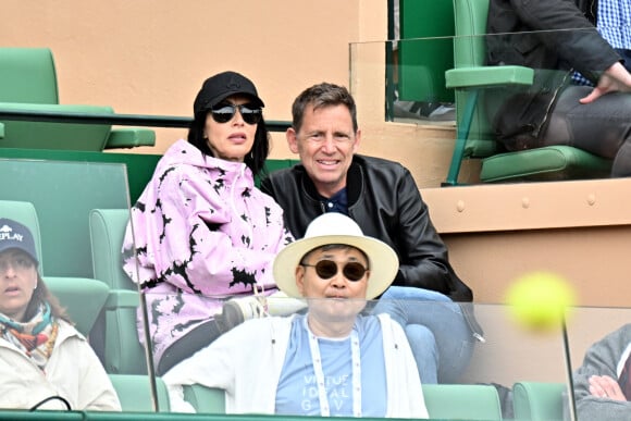 Le couple s'est enlacé en tribunes
Daniel Riolo et sa compagne Géraldine Maillet - Célébrités en tribune lors du tournoi Rolex Monte Carlo Masters 2023 à Roquebrune-Cap-Martin le 15 avril 2023. © Bruno Bebert/Bestimage 