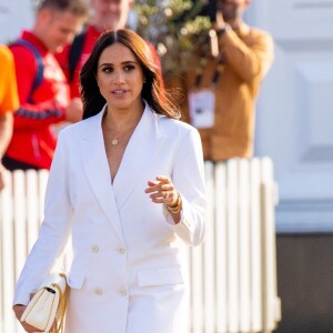 La famille de Meghan Markle n'est visiblement pas décidée à la laisser tranquille 
Le prince Harry et Meghan Markle assistent à une réception organisée par la ville de La Haye et le ministère néerlandais de la Défense, au Nations Home, la veille de l'ouverture des Invictus Games 2020 à Zuiderpark, La Haye. 