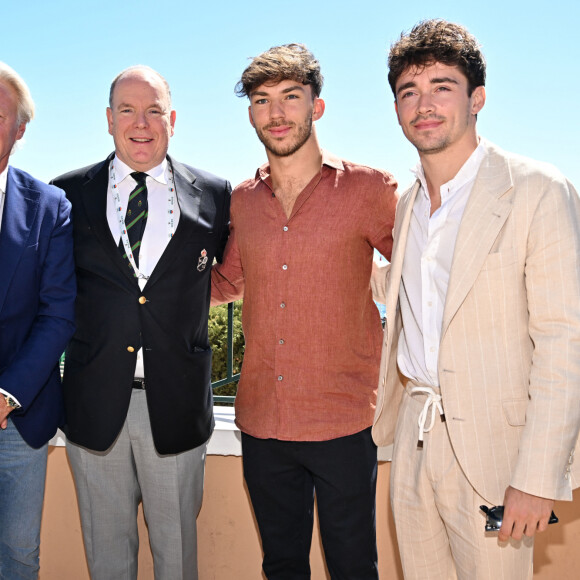 Les stars étaient au rendez-vous, à l'image du prince Albert II de Monaco, du pilote Pierre Gasly ou de la légende du tennis, Bjorn Borg
 
Bjorn Borg, le prince Albert II de Monaco, Pierre Gasly et Charles Leclerc - La famille princière de Monaco assiste à la finale homme du tournoi Rolex Monte Carlo Masters 2023 à Roquebrune-Cap-Martin le 16 avril 2023. En s'imposant devant Holger Rune (5-7, 6-2, 7-5), Andrey Rublev a décroché son tout premier Masters 1000. © Bruno Bebert/Bestimage