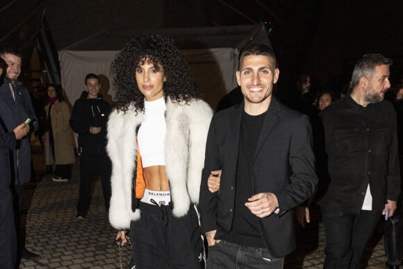 Il était accompagné de sa femme Jessica, sublime dans crop top blanc laissant apparaitre sa silhouette de rêve et notamment son ventre archi musclé.
Exclusif - Marco Verratti et sa femme Jessica Aïdi - Les célébrités au concert de Jay Z à la fondation Louis Vuitton à Paris, France, le 14 avril 2023. © Da Silva-Perusseau/Bestimage 