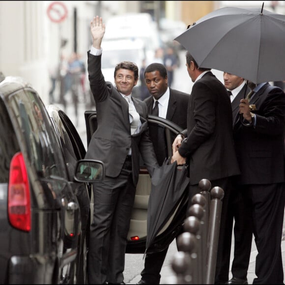 Les deux tourtereaux s'étaient dits "oui" en la mairie du quatrième arrondissement de Paris puis à la synagogue de la rue de la Victoire.
Mariage de Patrick Bruel, rue de la victoire à Paris.