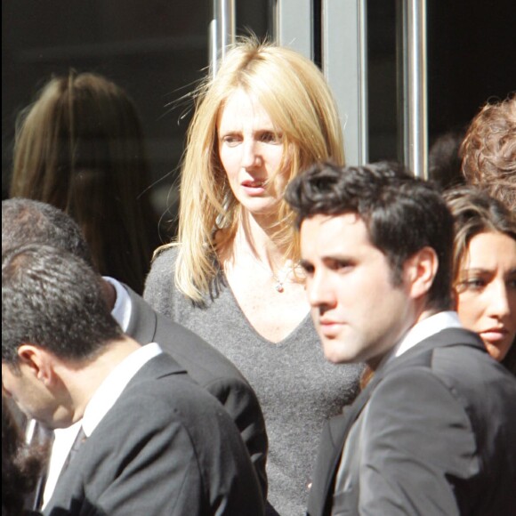 Comme Sandrine Kiberlain
Sandrine Kiberlain - Mariage de Patrick Bruel, rue de la Victoire à Paris.