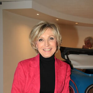 Evelyne Dhéliat - Les célébrités fêtent la sortie du livre de René Metge ("Pilote de 7 à 77 ans") chez "Arc de Triomphe Autos" à Paris, le 24 février 2022.