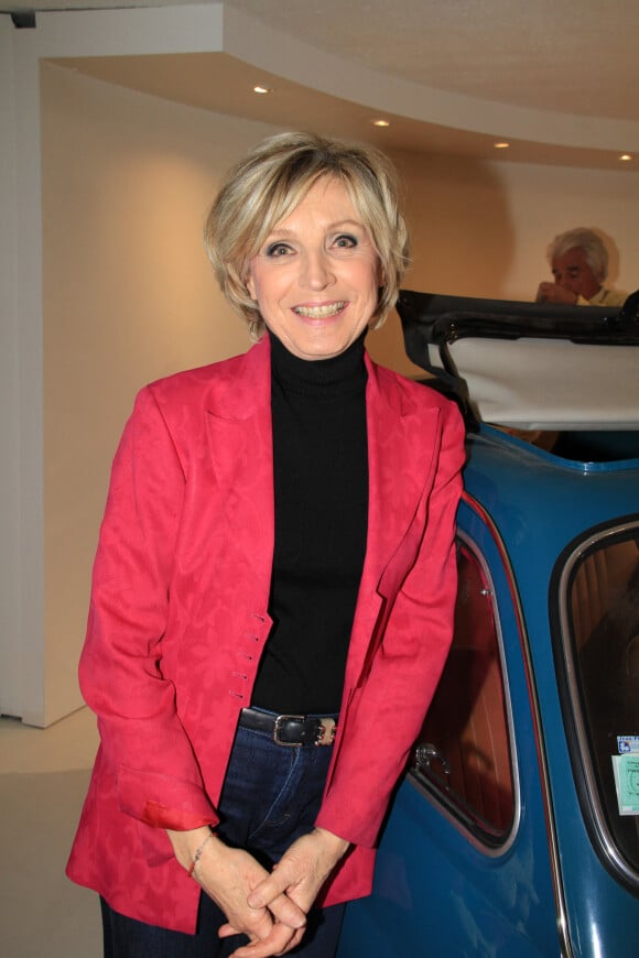 Evelyne Dhéliat - Les célébrités fêtent la sortie du livre de René Metge ("Pilote de 7 à 77 ans") chez "Arc de Triomphe Autos" à Paris, le 24 février 2022.