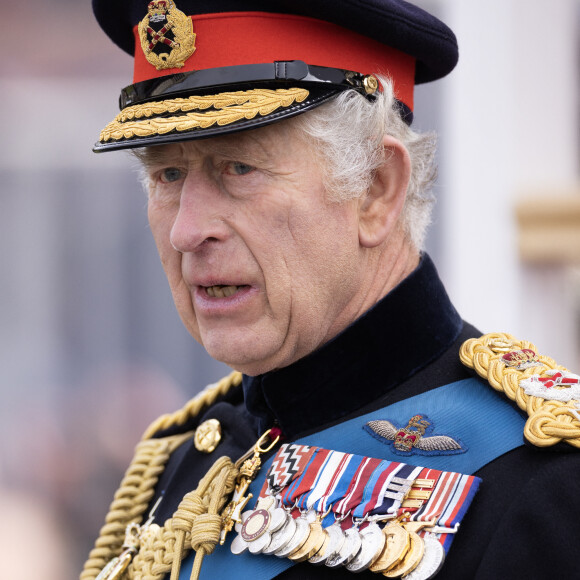 Son père, le 1er comte Mountbatten de Birmanie était l'oncle de son père. 
Le roi Charles III d'Angleterre assiste à la 200ème édition de la Sovereign's Parade (Parade du souverain) à l'académie militaire royale Sandhurst à Camberley, le 14 avril 2023. 