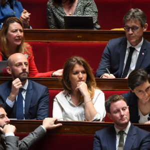 Stanislas Guerini, ministre de la Transformation et de la Fonction publiques, Marlène Schiappa (tatouage poignet gauche), secrétaire d'Etat, chargée de l'Économie sociale et solidaire et de la Vie associative - Séance de questions au gouvernement à l'Assemblée Nationale à Paris le 11 avril 2023. © Lionel Urman / Panoramic / Bestimage