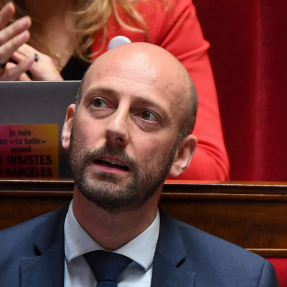 Stanislas Guerini, ministre de la Transformation et de la Fonction publiques, Marlène Schiappa (tatouage poignet gauche), secrétaire d'Etat, chargée de l'Économie sociale et solidaire et de la Vie associative - Séance de questions au gouvernement à l'Assemblée Nationale à Paris le 11 avril 2023. © Lionel Urman / Panoramic / Bestimage