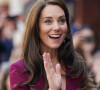 Kate Middleton a repris ses visites et ses engagements ce jeudi. 
Catherine (Kate) Middleton, princesse de Galles, lors d'une visite au pub "The Rectory" à Birmingham. 