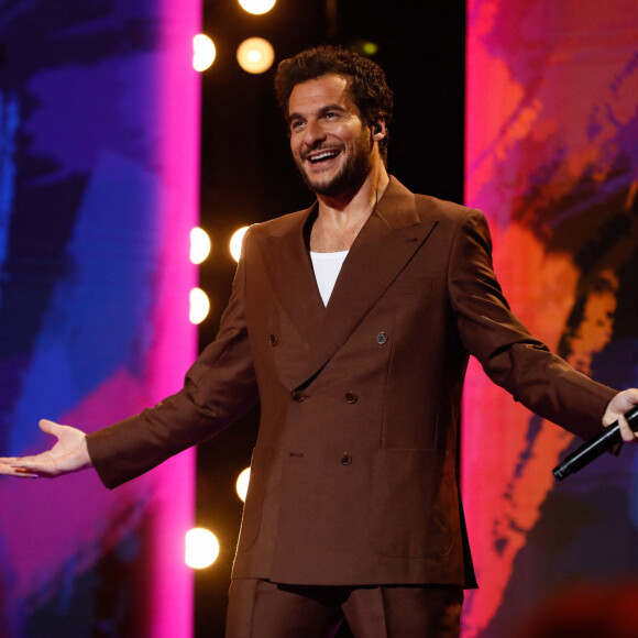 Exclusif - Amir Haddad chante son tube "Ce soir" - Enregistrement de l'émission "M6 sur son 31", présentée par E.Gossuin et diffusée le 31 décembre sur M6 © Christophe Clovis / Bestimage