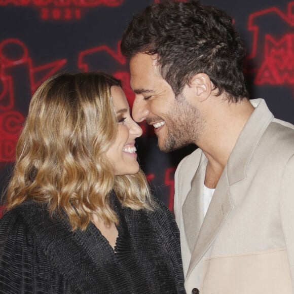 Sa maman est malheureusement décédée.
Amir et sa femme Lital lors de la 23ème édition des NRJ Music Awards 2021 au Palais des Festivals de Cannes, le 20 novembre 2021. © Christophe Aubert via Bestimage 