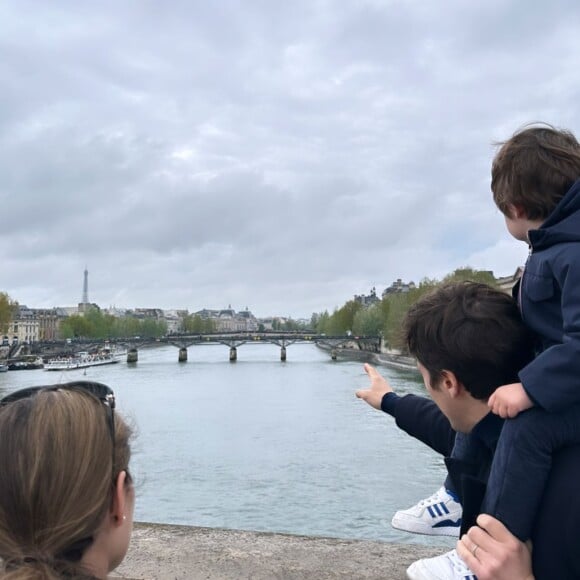 Anouchka Delon a partagé une belle photo de famille ce dimanche sur Instagram.