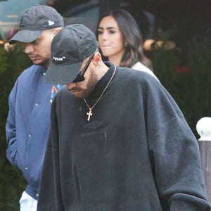 Le 19 avril dernier, le couple a annoncé qu'ils attendaient leur premier enfant
Exclusif - Le joueur du Psg Neymar Jr s'est rendu à l'hôtel "Le Narcisse Blanc", il a ensuite acheté deux roses chez le fleuriste "Julian Fleuriste" pour sa compagne Bruna Biancardi, Paris le 9 janvier 2023. Selon le quotidien Marca en espagne, dans plusieurs articles sur son couple, Neymar Jr serait en couple avec Jessica Turini. Mais il n'en est rien car Neymar Jr a rejoint Bruna Biancardi au restaurant "L'Atelier de Joël Robuchon Étoile" pour lui offrir les roses. Après, ils se sont rendus avec des amis dans la boutique Rolex dans le triangle d'or.
