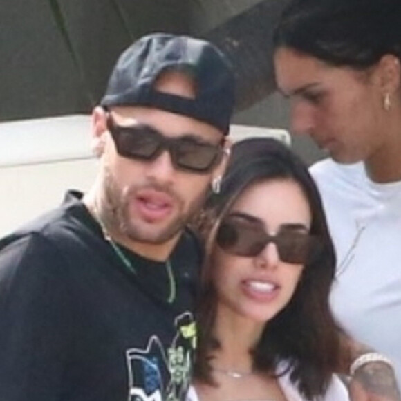 Neymar bientôt papa, sa compagne dévoile de nouvelles photos
Neymar Jr et sa compagne Cindy Marquezine se prélassent avec des amis au "Fontainebleau Resort" à Miami.
