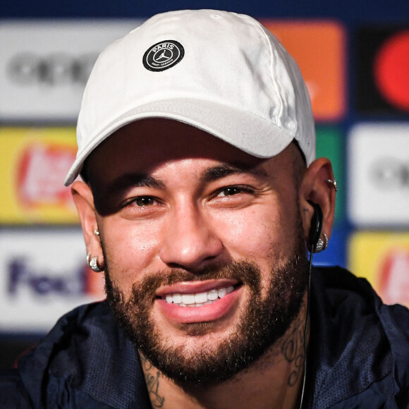 L'attaquant du PSG est en couple depuis plusieurs mois avec la belle Bruna Biancardi 
Neymar Jr. en conférence de presse au Parc Des Princes à Paris. © Matthieu Mirville/Zuma Press/Bestimage
