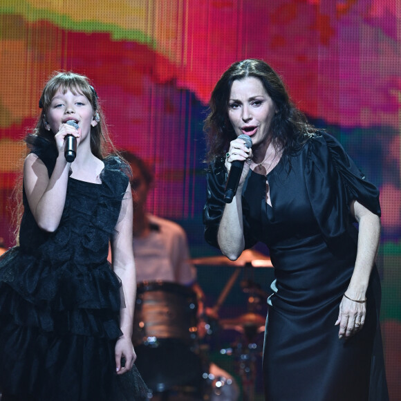 Exclusif - Tina Arena et Eva - Enregistrement de l'émission "Ce soir on chante pour l'Unicef, pour chaque enfant" à La Seine Musicale, diffusée le 25 avril sur W9. Le 13 mars 2023. W9 vous propose une soirée musicale exceptionnelle, "Ce soir on chante pour l'UNICEF, pour chaque enfant",au profit du fond d'urgence de l'UNICEF. Depuis plus de 75 ans, l'UNICEF se bat pour les enfants et leurs familles au coeur des crises humanitaires, que ce soit actuellement sur le front de la guerre en Ukraine, dans les ruines du séisme en Turquie et en Syrie ou au coeur d'une sècheresse dévastatrice dans la corne de l'Afrique,les enfants sont toujours les premières victimes.Aux côtés de nombreux artistes, E.Gossuin et J.Anthony vous donnent rendez-vous pour se mobiliser, pour chaque enfant. Chacun des artistes partagera un duo unique avec un enfant, des moments de partages émouvants et inédits. Symbole de notre solidarité avec les enfants du monde, ces jeunes chanteurs feront leurs premiers pas sur scène. S'ils ont un peu le trac, ils sont surtout bourrés de talents et très fiers de s'impliquer pour l'UNICEF. À leurs côtés, des artistes que vous adorez : M.Pokora, K.Girac, A.Bent, Yanns, Anisha Louis et Enola, Nej, mais aussi P.Bruel, C.Badi, T.Arena, C.Capéo, et bien d'autres. C'est une soirée musicale exceptionnelle qui vous attend ! © G.Gaffiot-J.Tribeca / Bestimage 