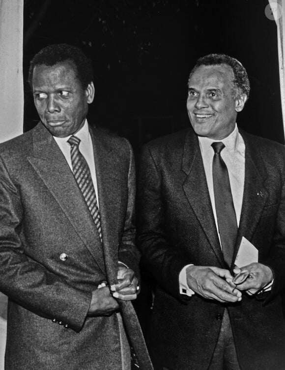 Il avait 96 ans et a lutté toute sa vie. 
Rétro - Décès de Harry Belafonte - Info du 7 janvier 2022 - Sidney Poitier, premier comédien noir à avoir remporté l'Oscar du meilleur acteur, est mort à l'âge de 94 ans - Archive - Sidney Poitier 