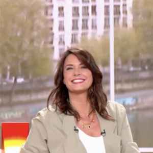 Julia Vignali donne une grosse claque à Thomas Sotto en direct dans "Télématin" - France 2