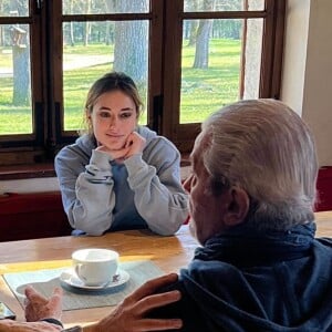 On voit son père et sa fille en photo, ensemble, ce mercredi.