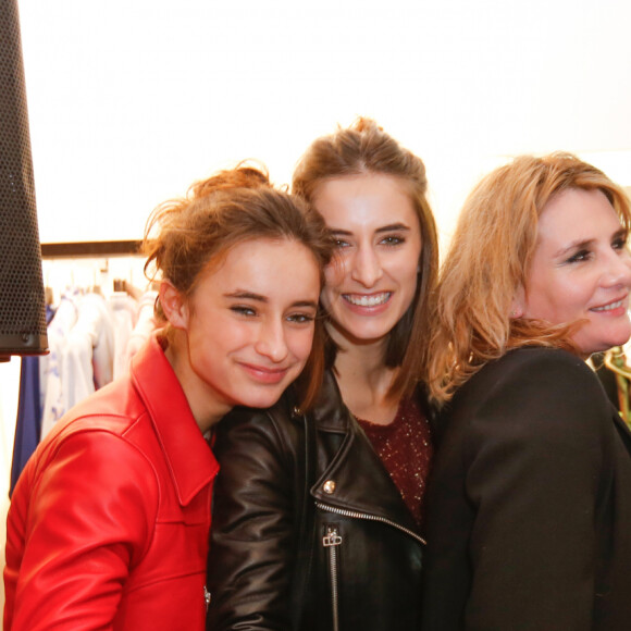 Exclusif - Anthony Delon avec ses filles Loup et Liv, Marie-Amélie Seigner - Lancement de la marque de vêtements de cuir "Anthony Delon 1985" chez Montaigne Market à Paris. Le 7 mars 2017 © Philippe Doignon / Bestimage 