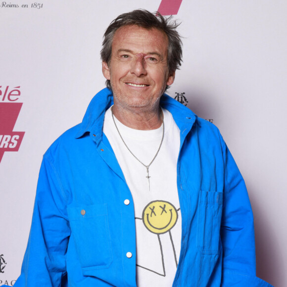 "On savait s'habiller dans les années 90 !!", a-t-il légendé avec humour son post.
Exclusif - Jean-Luc Reichmann - Soirée "Télé 7 Jours Summer Party" au restaurant "Monsieur Bleu" à Paris le 14 juin 2022. © Christophe Aubert via Bestimage