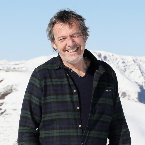 Épuisé, Jean-Luc Reichmann est à la limite de se "tirer une balle".
Jean-Luc Reichmann découvre la station de Luchon et rencontre de jeunes skieurs. Il présente sa série " Leo Mattéi, brigade des mineurs" lors de la 25ème Edition du Festival TV de Luchon, France. Le 4 Fevrier 2023. © Patrick Bernard / Bestimage