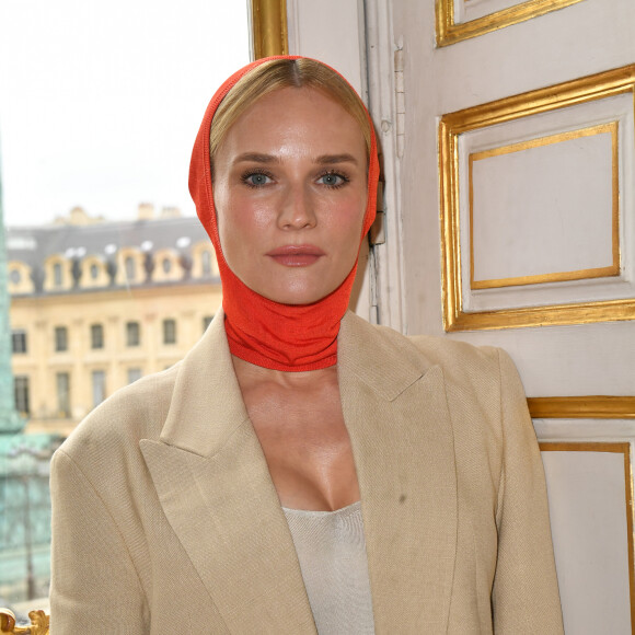 Ce mercredi 26 avril 2023, le défilé de la nouvelle collection printemps-été 2023 de la maison COS a été organisé à l'Hôtel d'Evreux à Paris. Et apparemment, Diane Kruger fait bien partie des amoureux de COS. 
Diane Kruger - Défilé de mode de la nouvelle collection COS Atelier printemps-été 2023 à l'Hôtel d'Evreux à Paris. Le 26 avril 2023 © Veeren-Perusseau / Bestimage 