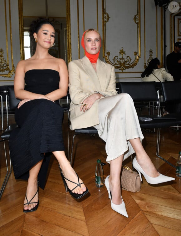 C'est un événement que les fans de mode n'ont pas raté. 
Léna Mahfouf (Lena Situations) et Diane Kruger - Défilé de mode de la nouvelle collection COS Atelier printemps-été 2023 à l'Hôtel d'Evreux à Paris. © Veeren-Perusseau / Bestimage 