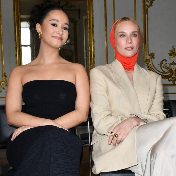 C'est un événement que les fans de mode n'ont pas raté. 
Léna Mahfouf (Lena Situations) et Diane Kruger - Défilé de mode de la nouvelle collection COS Atelier printemps-été 2023 à l'Hôtel d'Evreux à Paris. © Veeren-Perusseau / Bestimage 