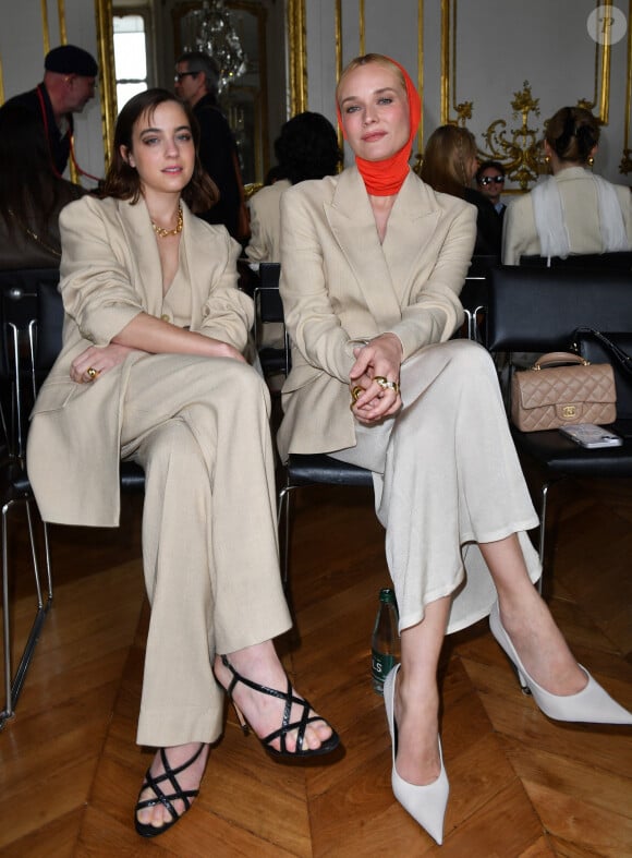 Beatrice Granno et Diane Kruger - Défilé de mode de la nouvelle collection COS Atelier printemps-été 2023 à l'Hôtel d'Evreux à Paris. Le 26 avril 2023 © Veeren-Perusseau / Bestimage 