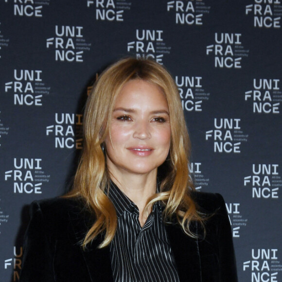 Virginie Efira - Virginie Efira reçoit le French Cinema Award lors d'une cérémonie au ministère de La Culture à Paris le 12 janvier 2023. © Giancarlo Gorassini / Bestimage